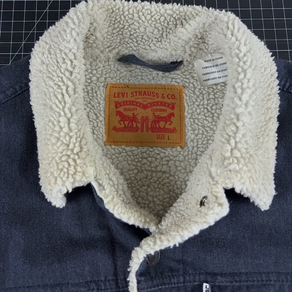 LEVI MENS SHERPA TRUCKER JACKET size large - Picture 6 of 14